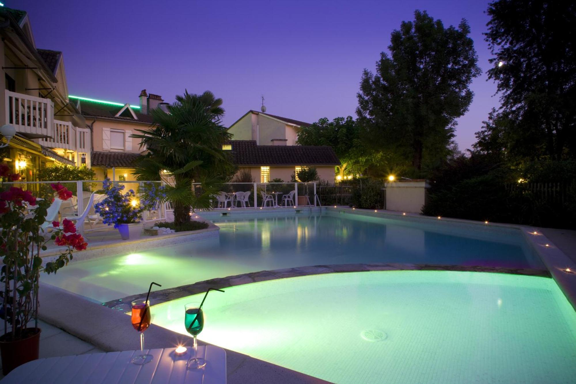 Logis Hotel - Restaurant - Spa - Le Relais De Farrou Villefranche-de-Rouergue Exterior foto